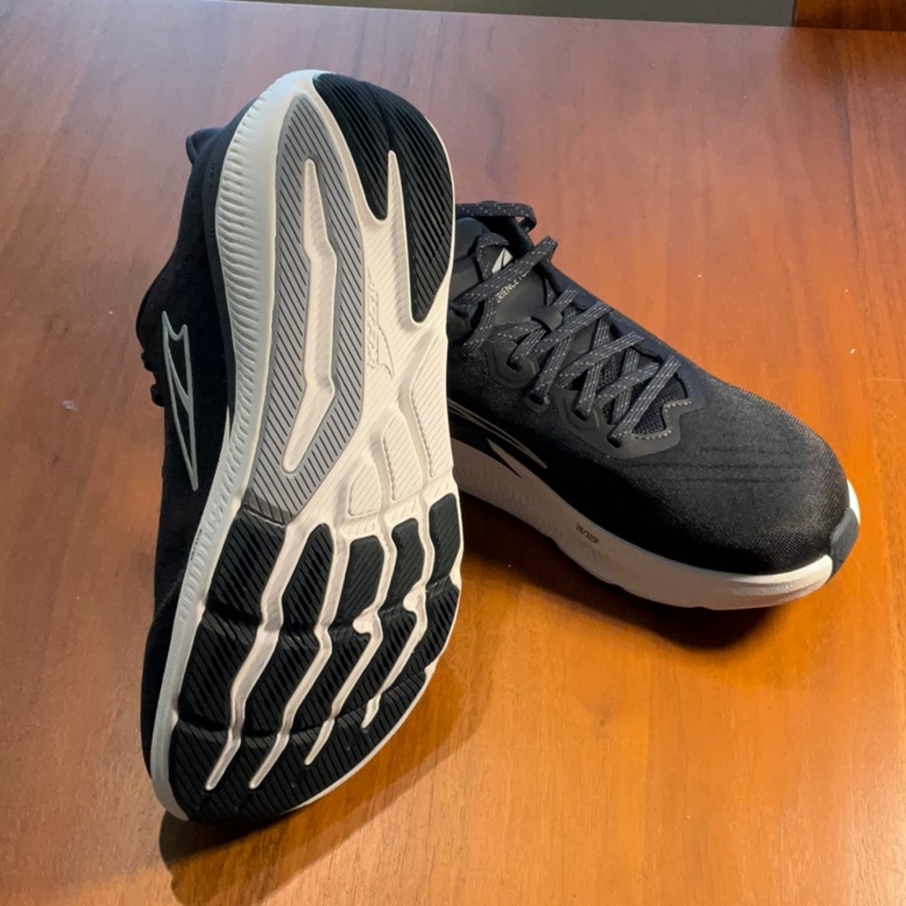 Altra Black and White Experience Form stability shoes NEW - Picture 2 of 4